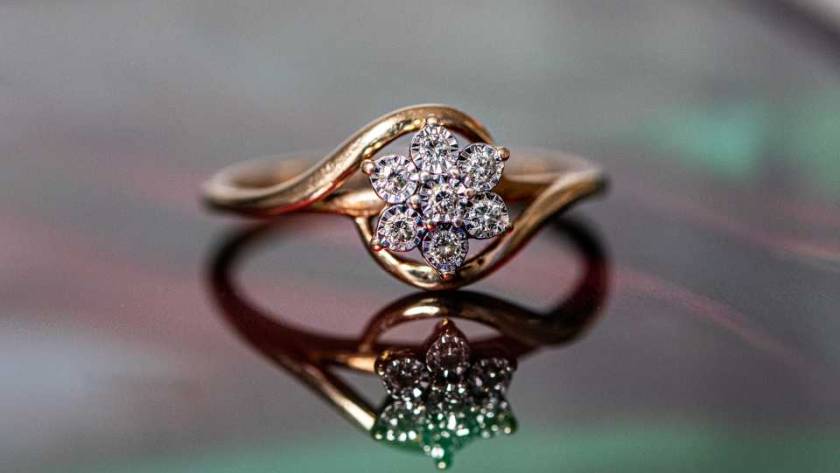 Wedding-ring-photography