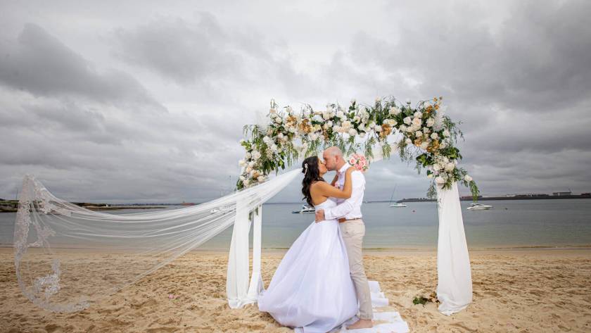 beach wedding photography sydney
