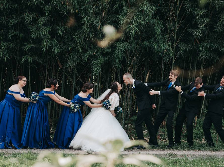screaming romance with funny pose