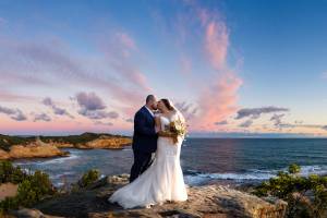 pose sunset wedding 