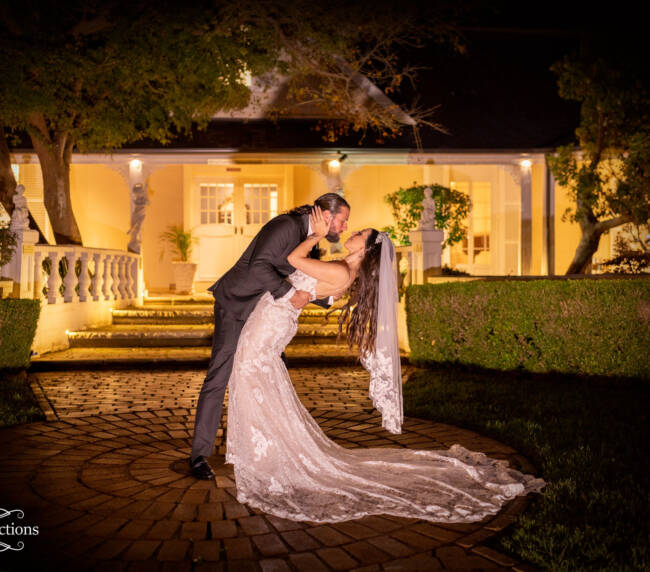 fall and hold couple photo poses