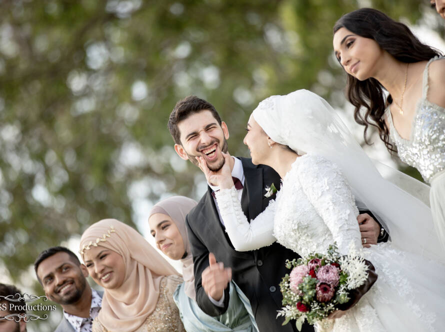Couple photo poses to your big memory
