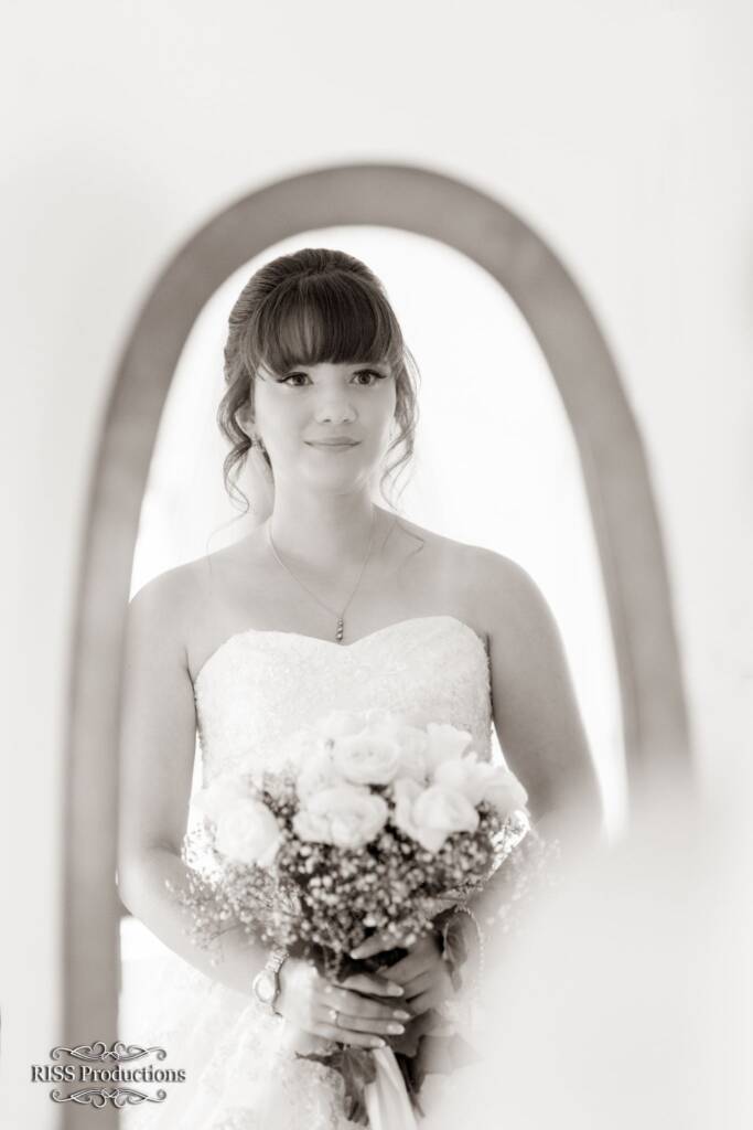 The Vintage Effect Bridal Mirror Poses with the Bouquet 