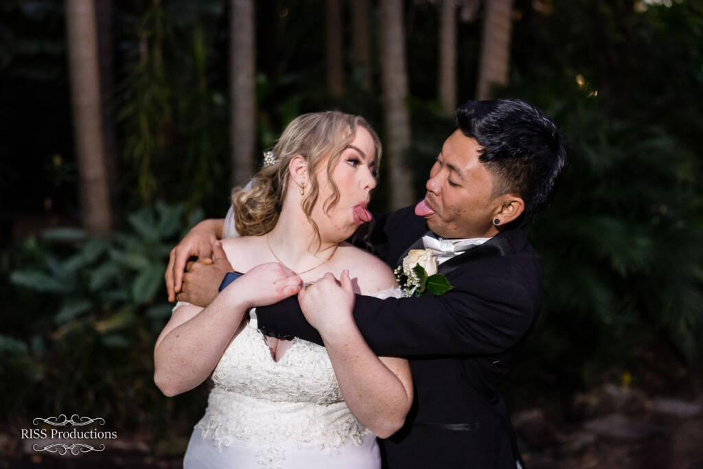 Couples Embracing the Unstrained Splendour