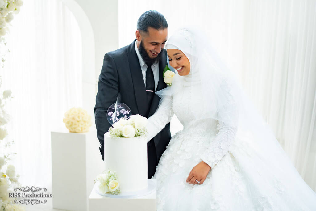 cake cutting in Arab wedding ceremony