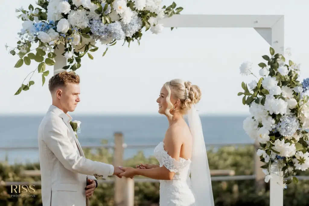 Casey-cameron-central-coast-soldiers-beach-wedding