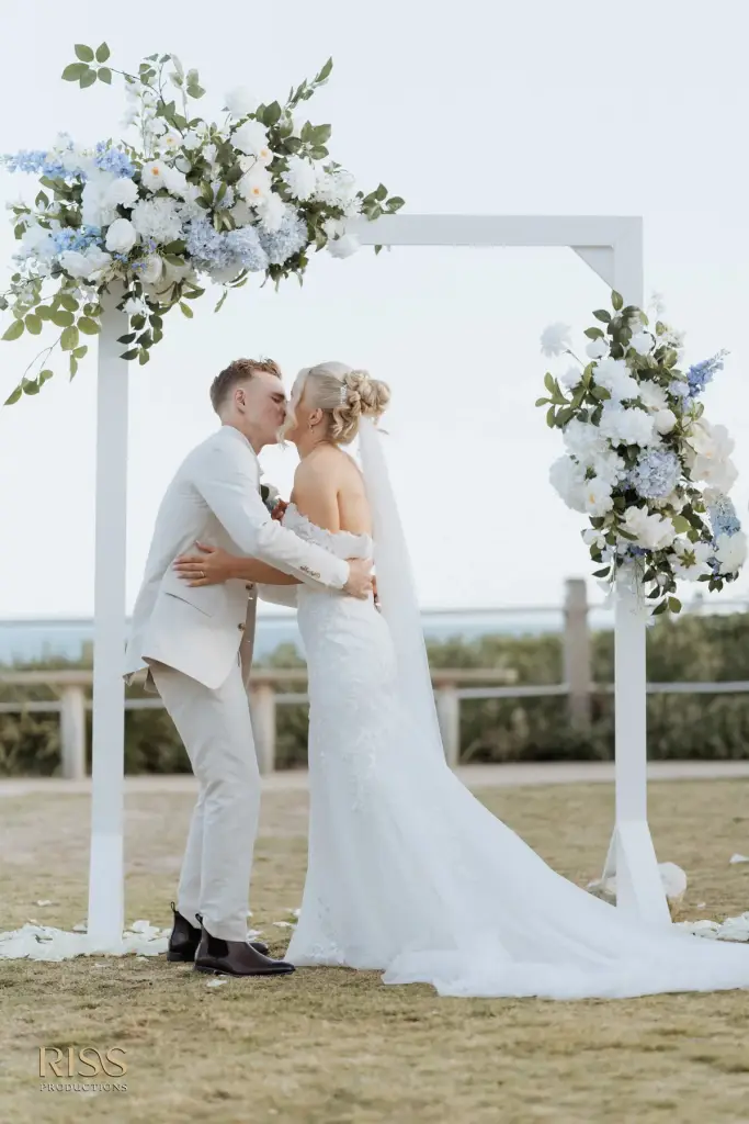 Casey-cameron-central-coast-soldiers-beach-wedding