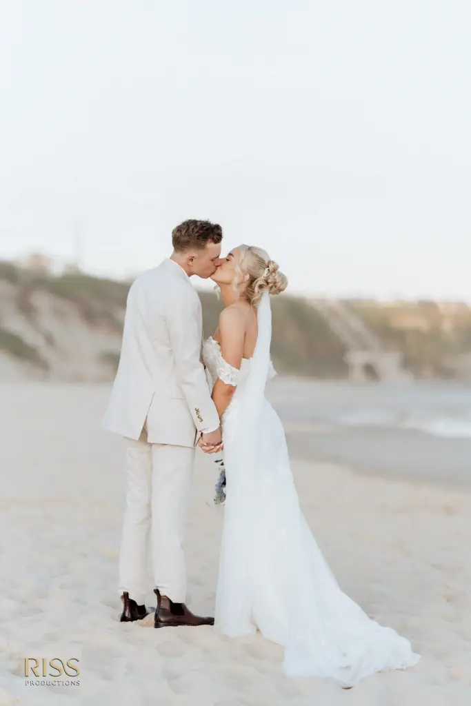 Casey-cameron-central-coast-soldiers-beach-wedding