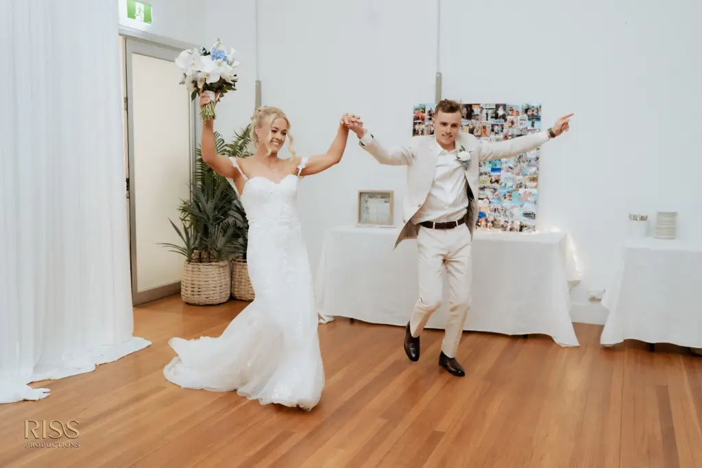 Casey-cameron-central-coast-soldiers-beach-wedding