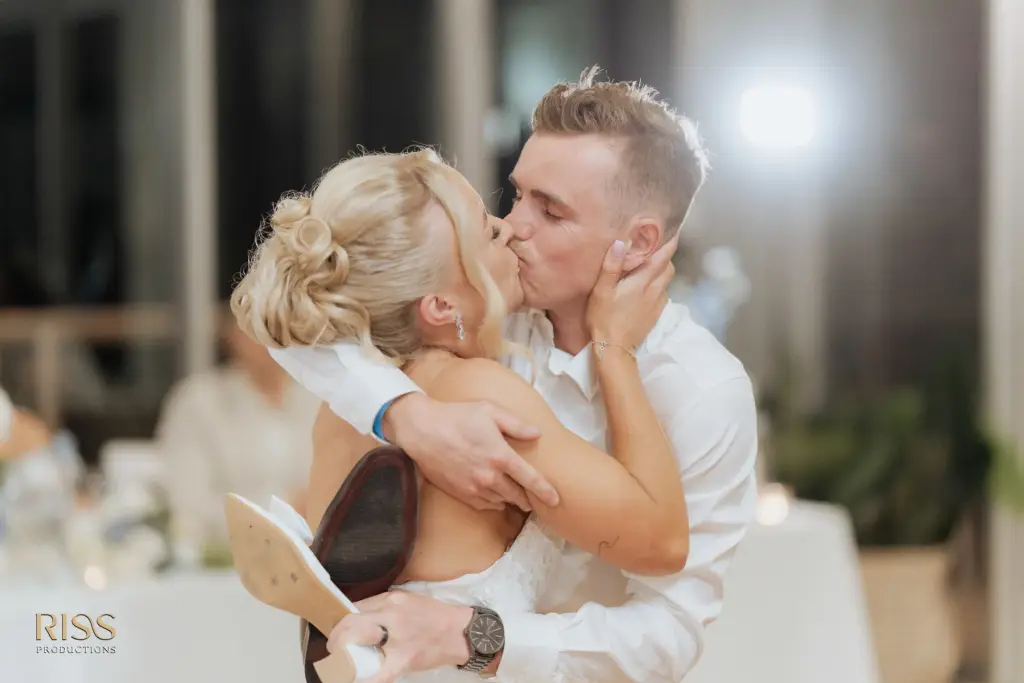 Casey-cameron-central-coast-soldiers-beach-wedding
