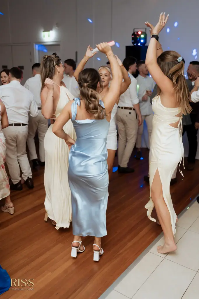 Casey-cameron-central-coast-soldiers-beach-wedding